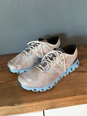 On Running Men’s Cloud X - Size 10